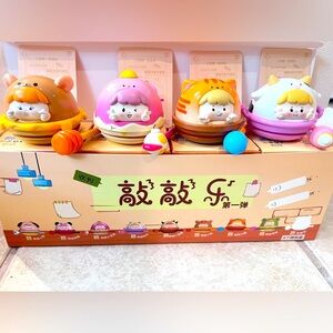 Knock knock figurines